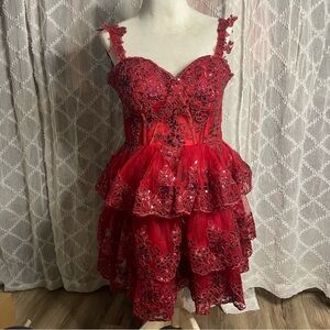 Beautiful red homecoming dress 💃🏼 Sz 4